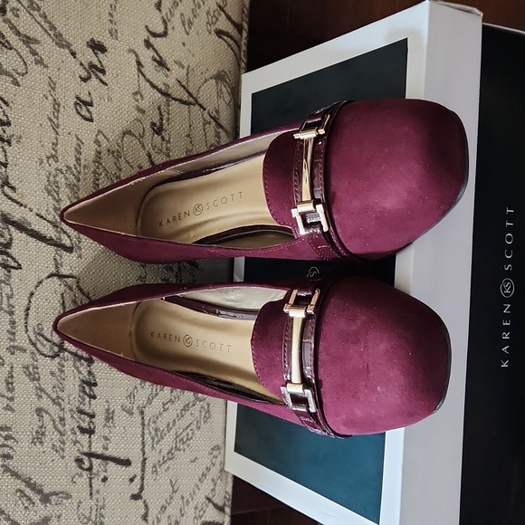 Karen Scott Penzey Dress Pumps - Picture 2 of 4